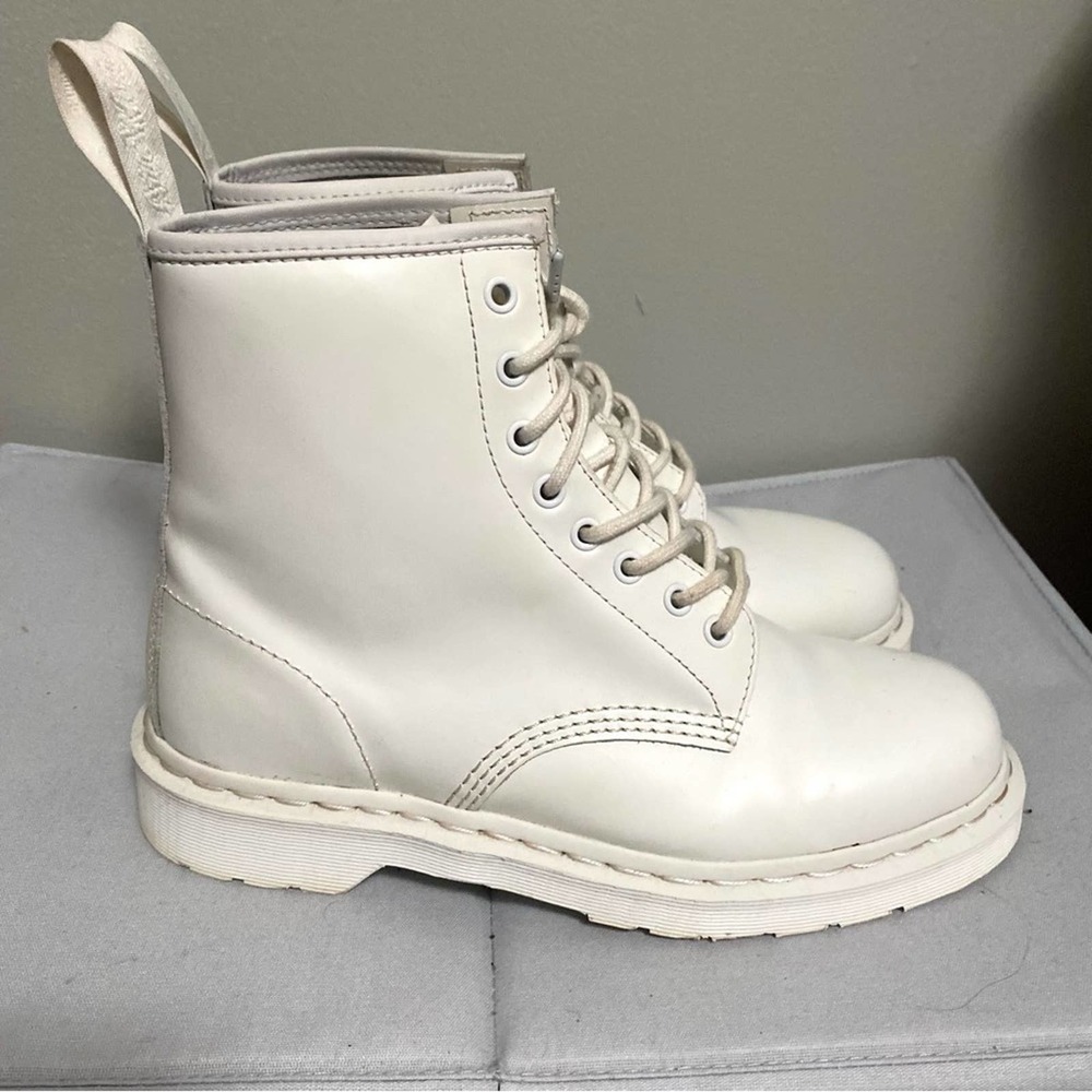 Dr. Martens White Ankle Boots Timeless Style - Picture 2 of 10